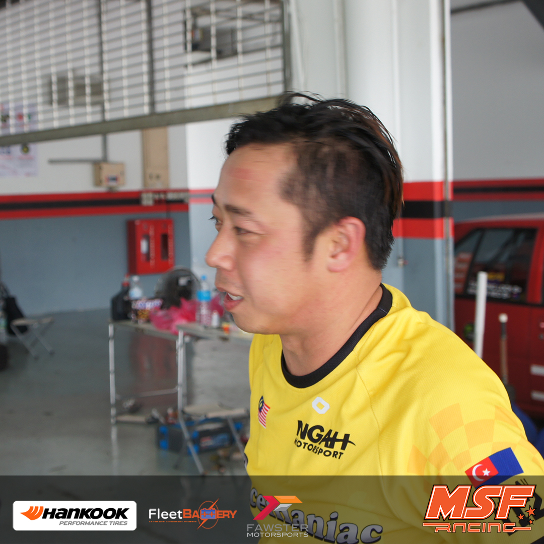 Seng Kiat troubleshoots his Satria racer on MSF Track Day